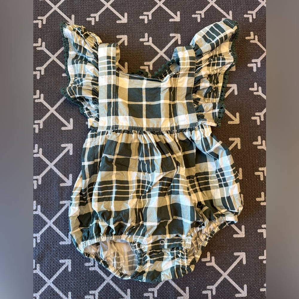 Kate Quinn 2T EUC plaid bubble romper with ruffle  straps